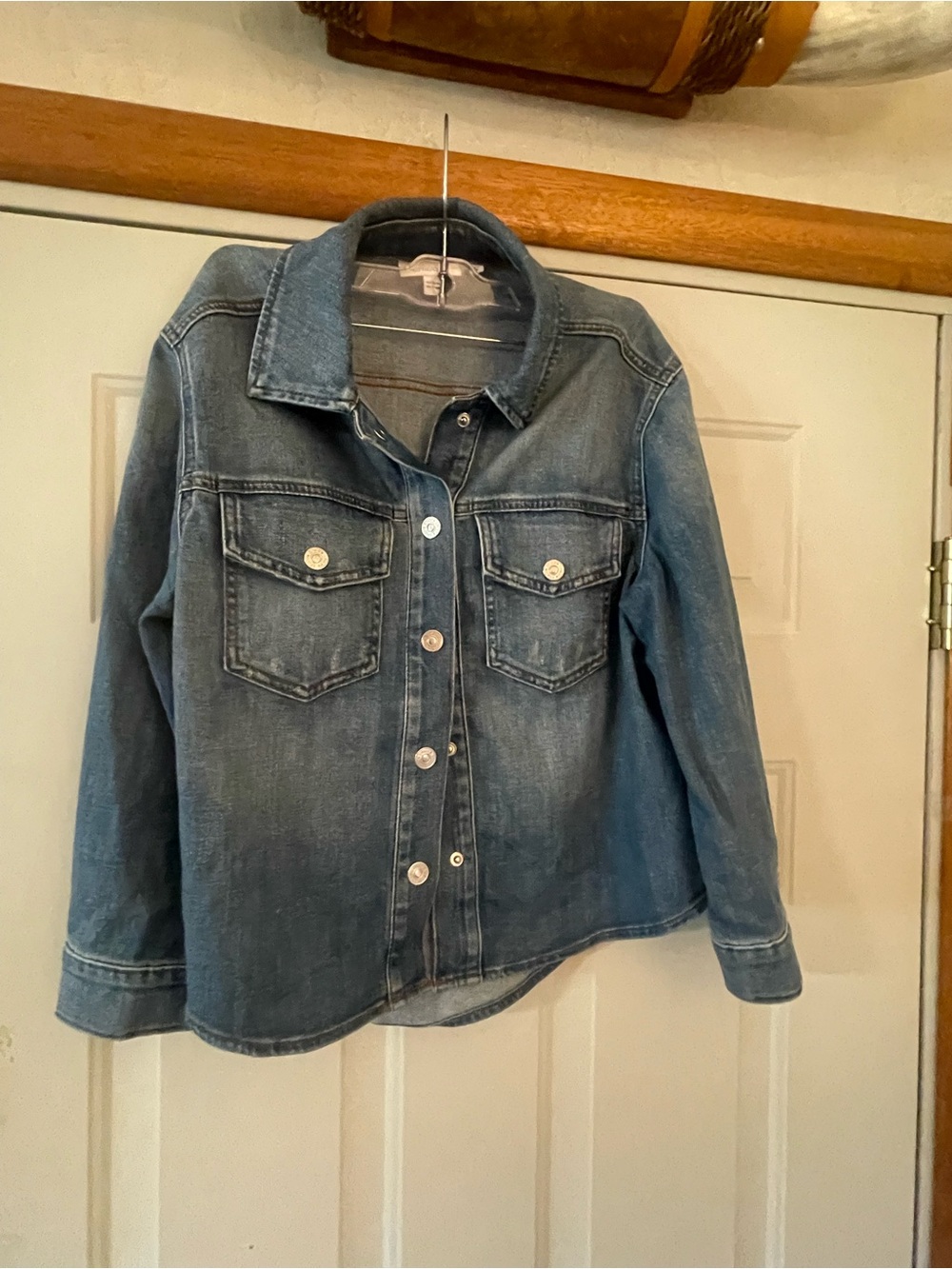 Chico's Women's Blue Button Front Collared Jean Jacket w/ Pockets Size 1